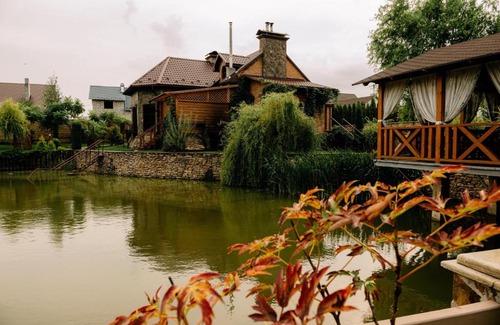 Pochaiv House | Enjoy a Relaxing Stay at Прованс парк Hotel & Restaurant