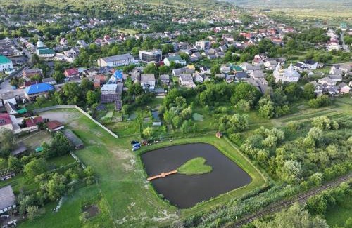 Nyzhnje Selyshche Hotel | Discover Готель Близниці: 4-Star Stay with Family-Friendly Perks