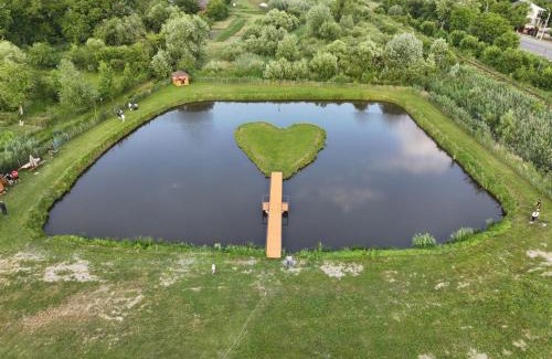 Nyzhnje Selyshche Hotel | Discover Готель Близниці: 4-Star Stay with Family-Friendly Perks