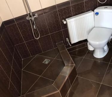 Khmelnitskiy House | Pet-Friendly Hotel МАЙОВИТ with Great Amenities, Rated 8.1