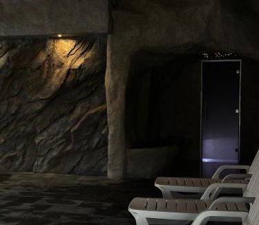 Plyashivka Hotel | Discover Колиба: Oceanfront Retreat with Spa & Pool