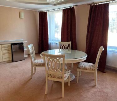 Lokhvytsya Hotel | Pet-Friendly Готель Україна with Breakfast & Family Amenities