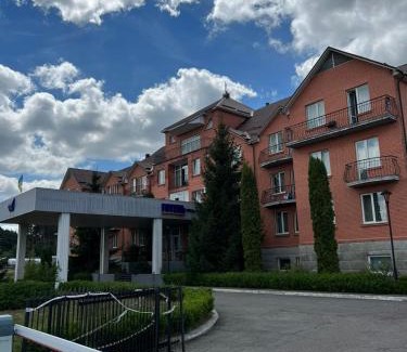 Starovoitove Hotel | Pet-Friendly Готель Ягодин: Ideal for Family Getaways