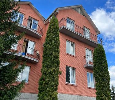 Starovoitove Hotel | Pet-Friendly Готель Ягодин: Ideal for Family Getaways