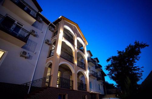 Uman Hotel | Pet-Friendly River House Hotel with Excellent 9.2/10 Rating
