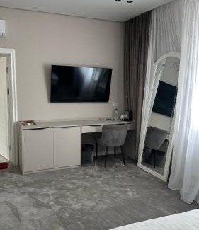 Haysyn Hotel | Discover VinoGrad Hotel: Pet-Friendly Stay with Pool & Spa