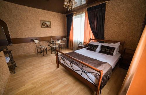 Vinnyts'ka oblast Hotel | Discover ГРК Вагнес: Pet-Friendly Stay with Pool & Hot Tub