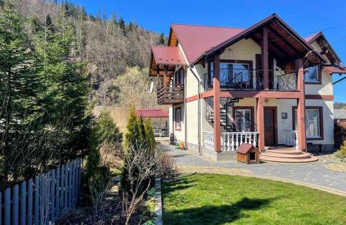 Mykulychyn Apartment | Experience Gірське повітря: Family & Pet Friendly Retreat