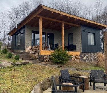 Zhdeniyevo House | Pet-Friendly Гірські будиночки with Hot Tub & Breakfast