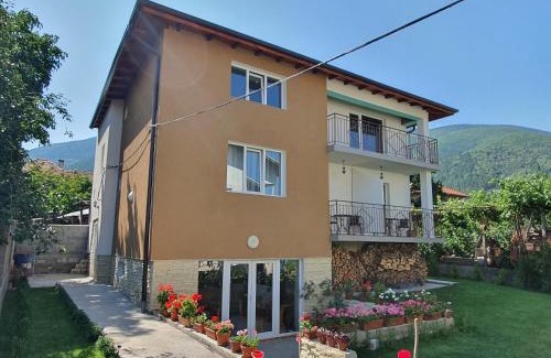 Sapareva Banya House | Unforgettable Stays at Дамяновата къща - Child Friendly!
