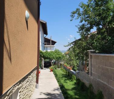 Sapareva Banya House | Unforgettable Stays at Дамяновата къща - Child Friendly!
