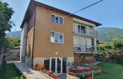 Sapareva Banya Villa | Guest Rated 9.9: Дамяновата къща – Family-Friendly Retreat