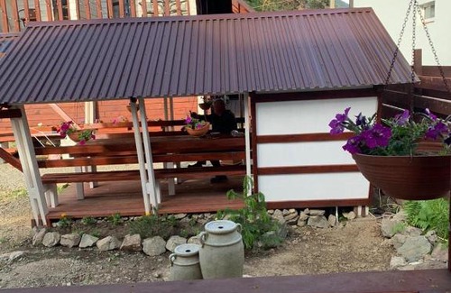 Arkhyz House | Mountain Retreat: Family-Friendly Getaway with Kitchen