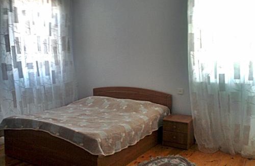 Baku House | Welcoming Shuvelan Cottage House: Pet-Friendly Retreat
