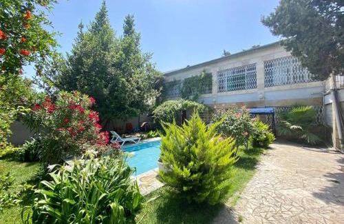 Baku House | Experience Mardakan Cottage House: Family and Pet Friendly Stay