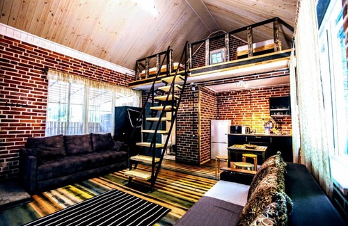 Praskoveyevka Resort | Pet-Friendly Дачный домик with Pool & Kitchen - Rated 10/10