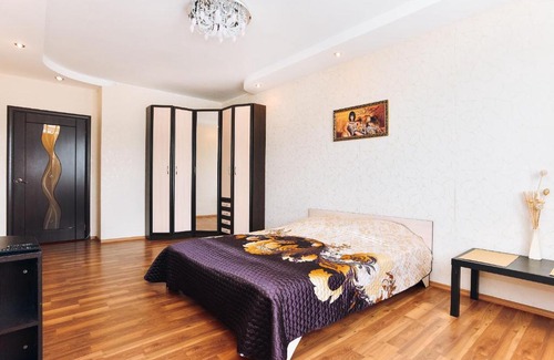Oktyabrskiy rayon Apartment | Cozy Two-Bedroom Retreat on Luganskaya 4 - Pet Friendly