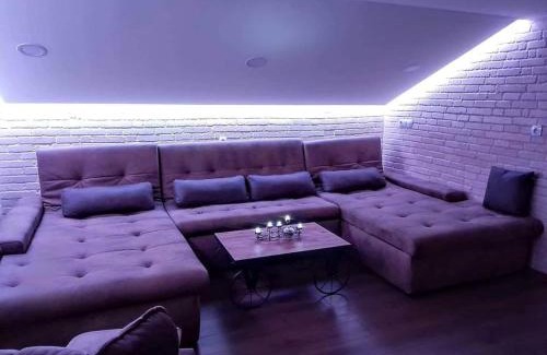 Sarnitsa Apartment | Delightful Delore: Guest Rated 9.9 with Family Amenities