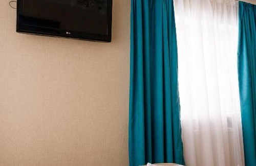 Ustinovskiy Hotel | Delightful Дельфин Hotel with Hot Tub & Kitchen Amenities