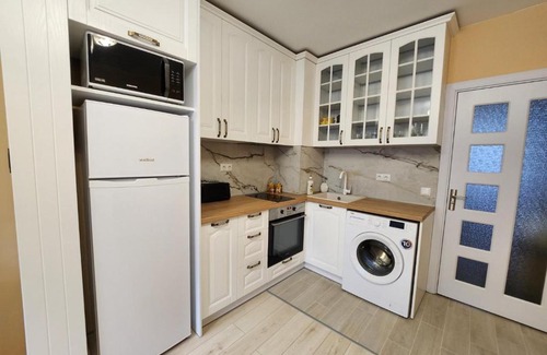 Odesos Apartment | Family-Friendly Джиджи: Guest Rated 10/10 for Comfort
