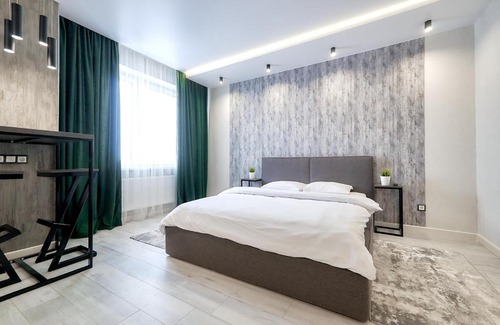Moskovsky District Apartment | Top-Rated Дзержинского Vip 92 with Wheelchair Access