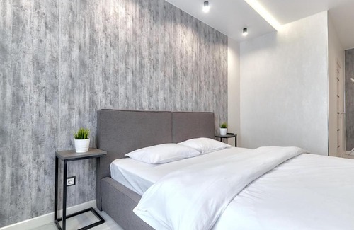Moskovsky District Apartment | Top-Rated Дзержинского Vip 92 with Wheelchair Access