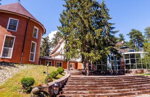 Ostashkov Resort | Discover Дивный Мир Хижина: Oceanfront Escape Awaits