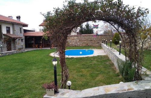Lesichevo Villa | Unforgettable Oceanfront Stay at Didovata Kashta