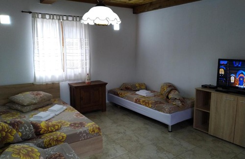Lesichevo Villa | Unforgettable Oceanfront Stay at Didovata Kashta