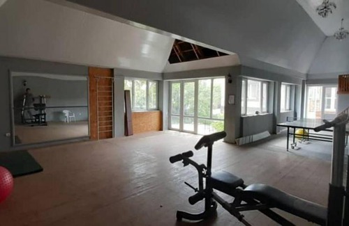 Cholpon-Ata House | Family-Friendly Динара: Guest Rated 9/10 with Kitchen Access