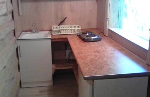 Petrovsky House | Cozy Retreat at Домик у леса with Hot Tub & Breakfast
