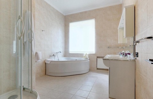 Pechers'kyi District Apartment | Prime Location Home in the Heart of the Capital