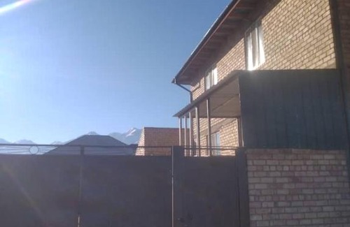 Kochkor House | Budget-Friendly Stay at Дом гостиница: Child Friendly Haven