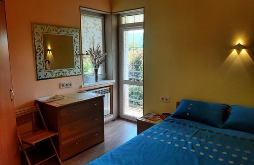 Polyana House | Pet-Friendly Getaway at "Веселка" with Breakfast Included