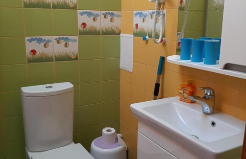 Polyana House | Pet-Friendly Getaway at "Веселка" with Breakfast Included