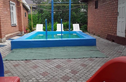 Pereslavl-Zalesskiy House | Cozy Cottage with Pool and Hot Tub - Guest Rated 9/10