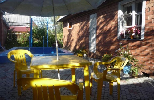 Pereslavl-Zalesskiy House | Cozy Cottage with Pool and Hot Tub - Guest Rated 9/10