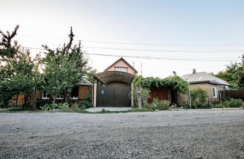 Taganrog House | Pet-Friendly Getaway at Дом с Мангалом - Rated 10/10