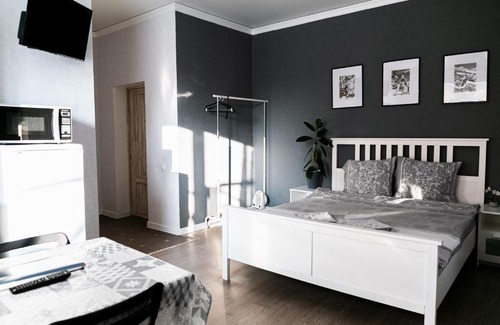 Domodedovo House | Charming Stay at Дом с часами на Вокзальной 85