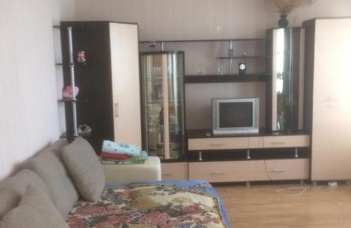 Bryansk Apartment | Explore Comfort at Дом с часами на площади Партизан