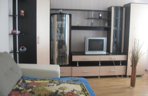 Bryansk Apartment | Explore Comfort at Дом с часами на площади Партизан