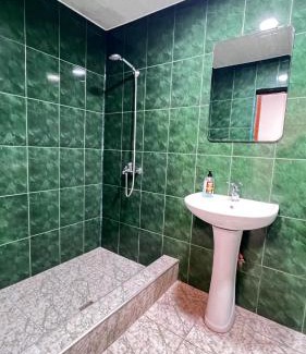 Kentron House | дом у Каскада