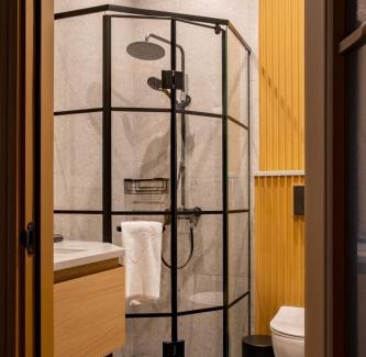 Schuchinsk Hotel | Lake House: 4-Star Retreat with Private Beach & Ocean View