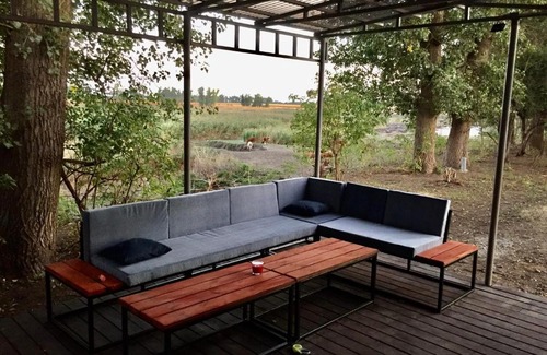 Novorozhdestvenskoe Cabin | Riverside Retreat: Pet-Friendly Stay with Great Value