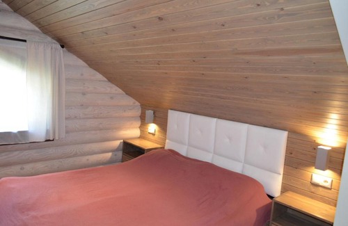 Helyul'Skoe House | Riverside Retreat: Guest Rated 10/10 with Kitchen Access