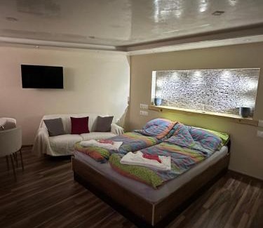 Sapareva Banya Villa | Guest House Ozi 2: Family-Friendly with Hot Tub & Top Rating