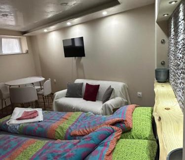 Sapareva Banya Villa | Guest House Ozi 2: Family-Friendly with Hot Tub & Top Rating