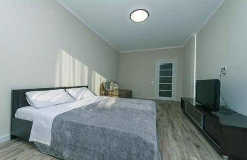 Pozniaky Apartment | Discover Драгоманова 38а: Pet & Child Friendly Retreat