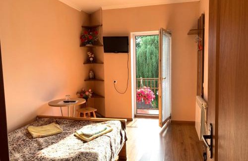 Volovets House | Unforgettable Stays at Дідів Рай with Hot Tub & Child Care