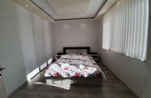 Sandanski Apartment | Premier D & V 2 Apartment: Rated 10/10 with Hot Tub